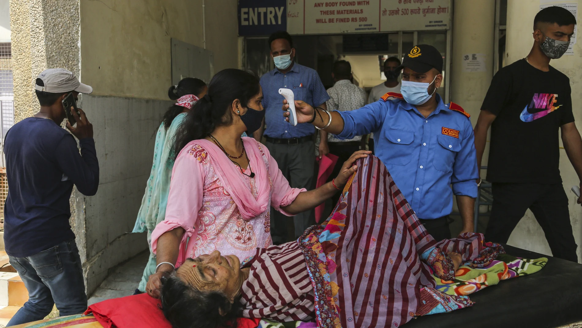 El Ministerio de Salud de India ha declarado como “preocupante” una nueva variante del coronavirus tras detectar más de 40 casos en tres estados.