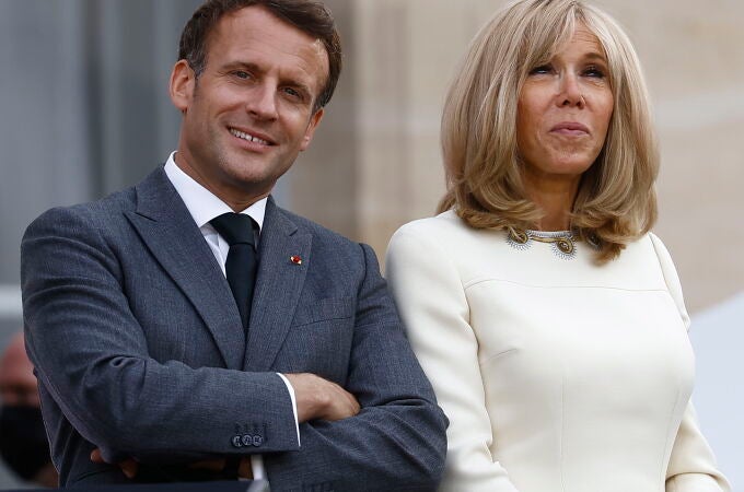 El presidente de Francia, Emmanuel Macron y su esposa, Brigitte Macron