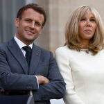 El presidente de Francia, Emmanuel Macron y su esposa, Brigitte Macron