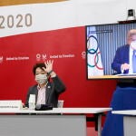 Tokyo (Japan), 21/06/2021.- President of Tokyo 2020 Seiko Hashimoto (L) and IOC President Thomas Bach (on a screen) greet each other during a five-party meeting at Harumi Island Triton Square Tower Y in Tokyo, Japan, 21 June 2021. President Hashimoto and Minister Tamayo spoke via teleconference with Thomas Bach President of the International Olympic Committee (IOC), Andrew Parson President of the International Paralympic Committee (IPC) and Tokyo Governor Yuriko Koike. (Japón, Tokio) EFE/EPA/RODRIGO REYES MARIN / POOL