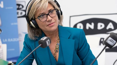 Julia Otero Periodista radio Onda Cero. Se retira temporalmente para hacer frente el cancer qie padece