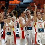 Las jugadoras españolas celebran el triunfo ante Montenegro y la clasificación para cuartos de final del Eurobasket
