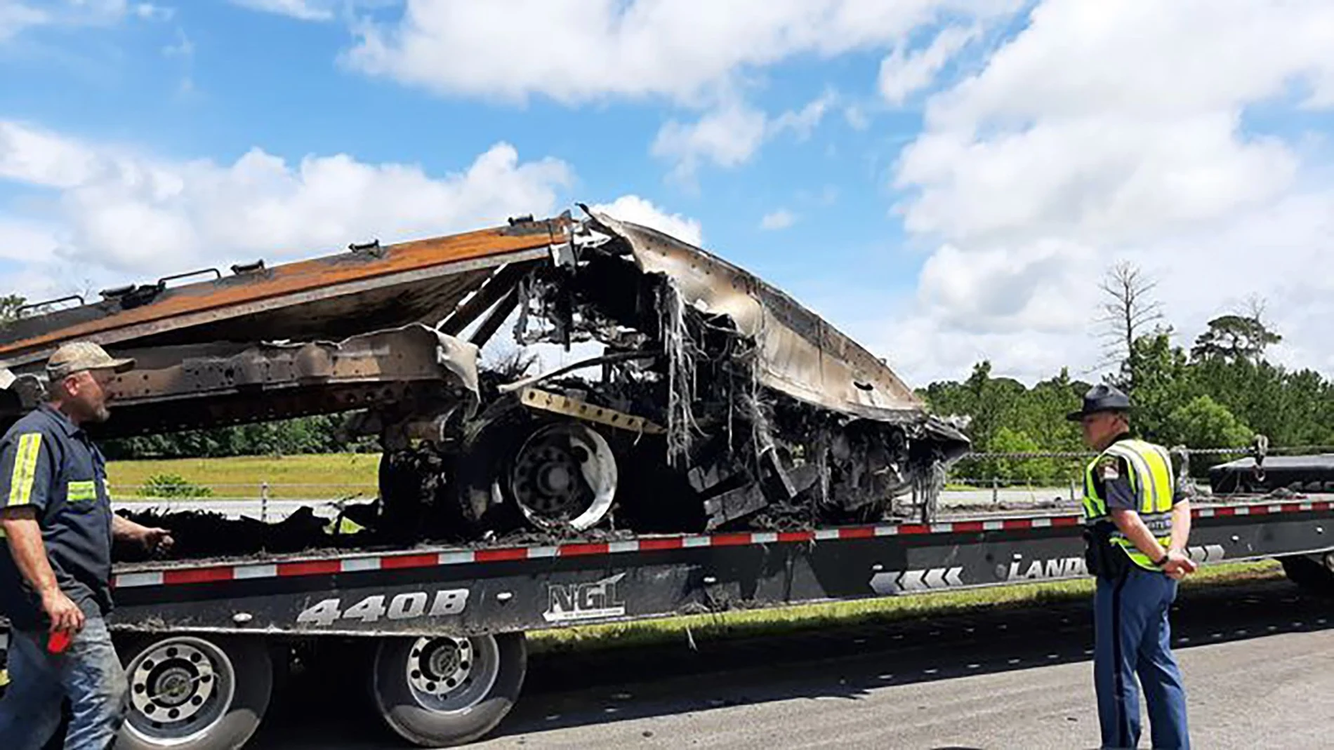 Restos de un vehículo tras el accidente de Alabama