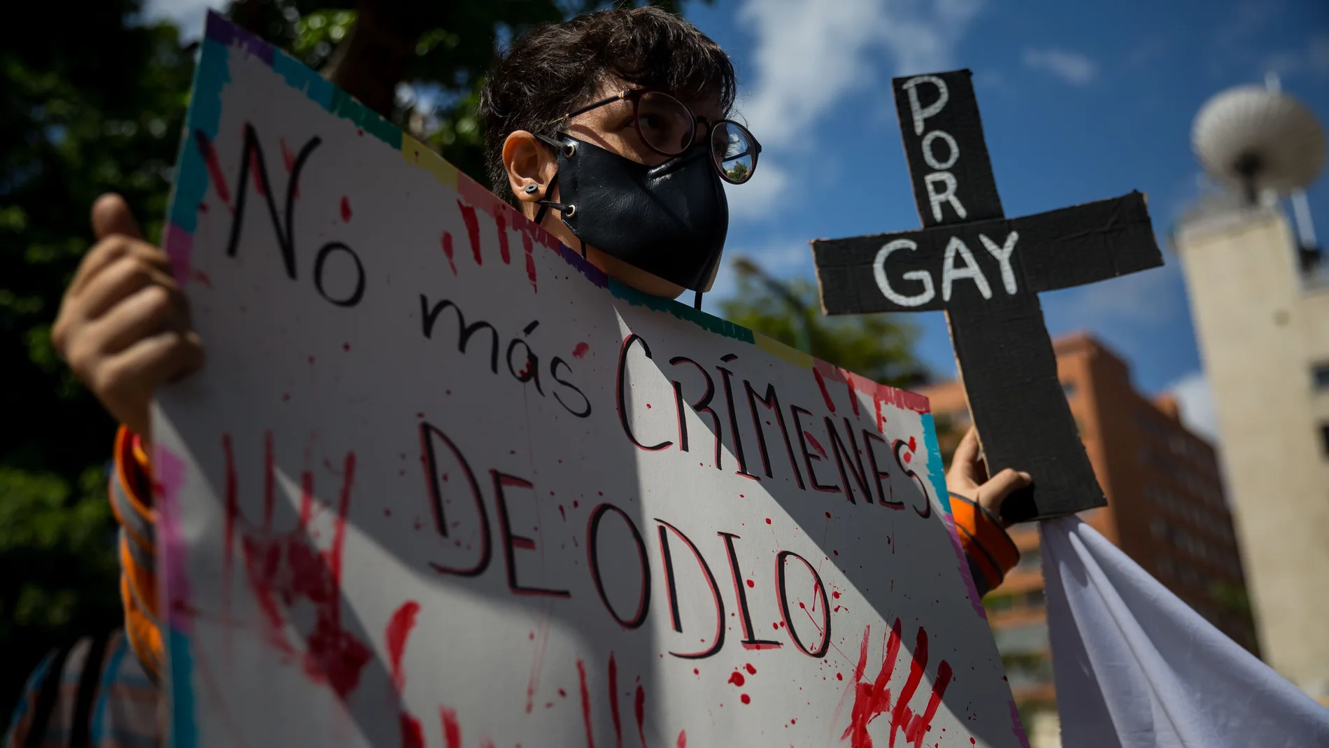 Imagen de archivo de una manifestación pacífica para rechazar y pedir justicia por el asesinato de miembros de la comunidad LGBTI en Venezuela. EFE