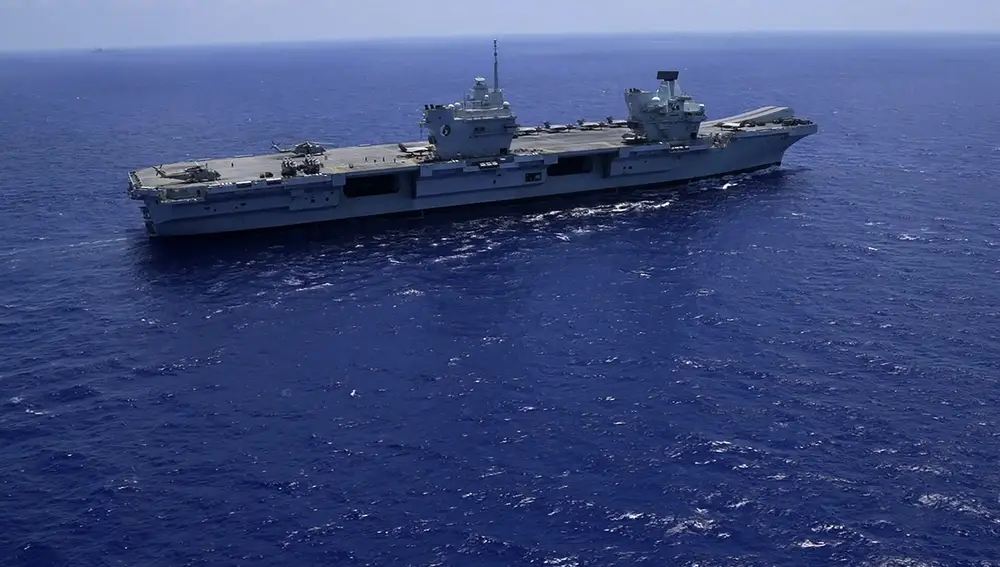 El portaaviones británico HMS Queen Elizabeth en el Mediterráneo