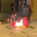 Radicales queman una bandera española en Vic