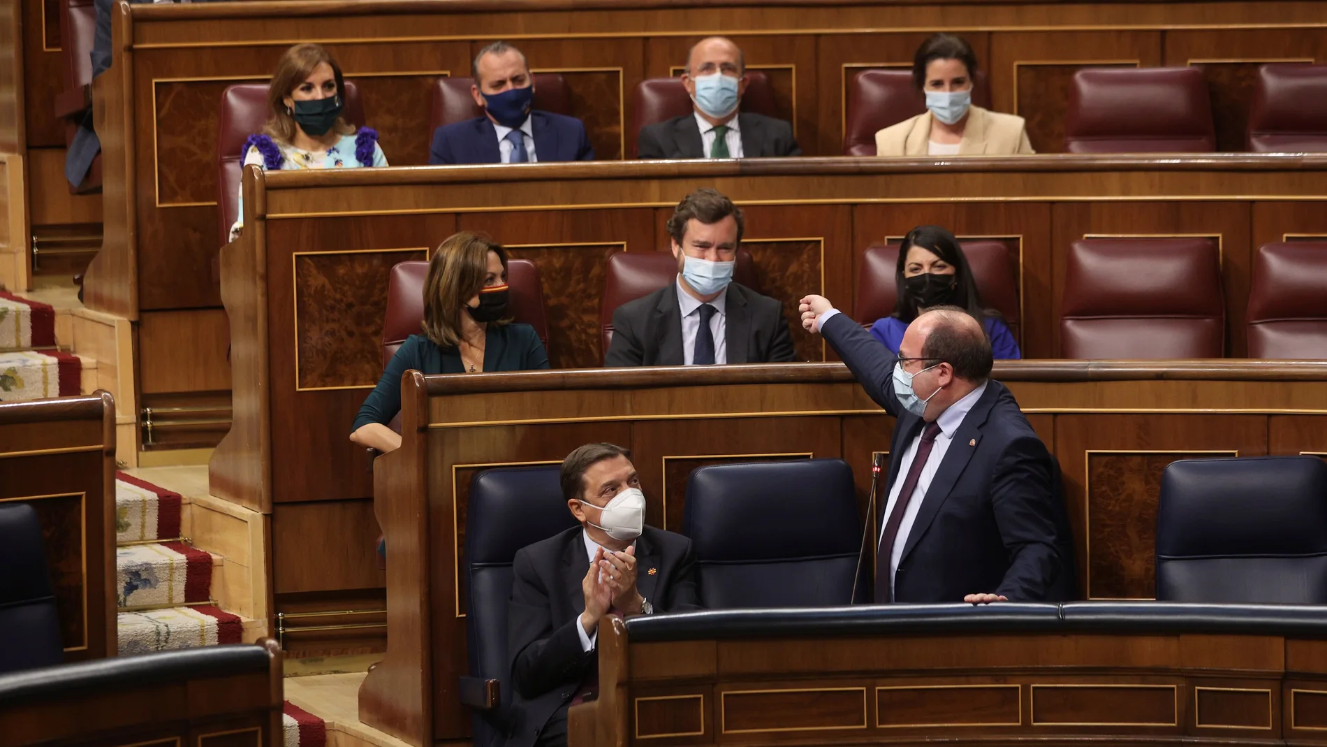 El ministro de Política Territorial y Función Pública, Miquel Iceta, ante los diputados de Vox durante la sesión de control al Gobierno