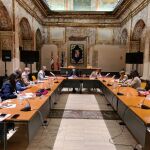 El consejero de Cultura y Turismo, Javier Ortega, acompañado de la directora general de Turismo, Estrella Torrecilla, se han reunido con representantes de las ocho Rutas del Vino de Castilla y León