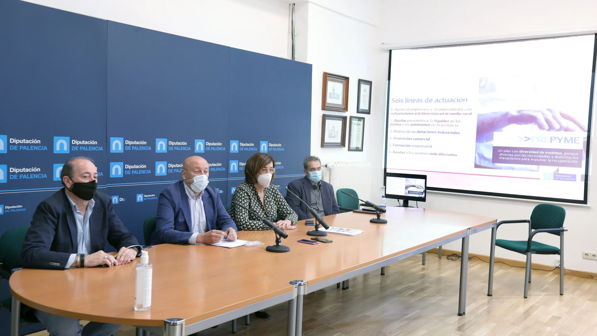 La presidenta de la Diputación de Palencia, Ángeles Armisén, presenta las ayudas a los autónomos