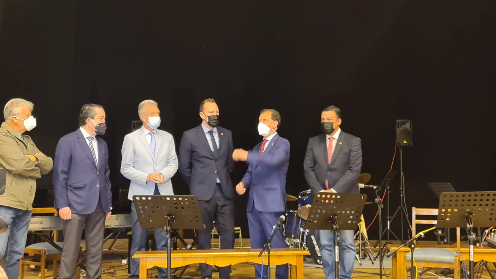 El director de Administración Local, Héctor Palencia, en compañía del alcalde de Arévalo, Francisco León Gómez, el presidente de la Diputación de Ávila, Carlos García, y del Delegado Territorial, José Francisco Hernández, visitan las obras