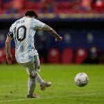 Messi, en una acción del partido entre Argentina y Paraguay