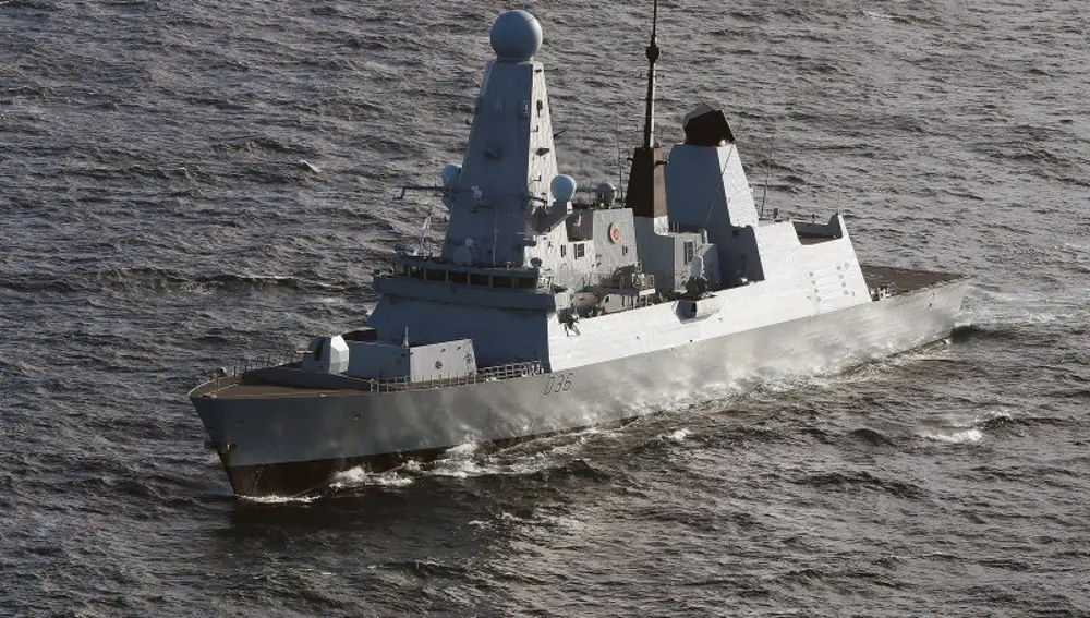 El destructor HMS Defender británico