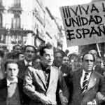 Manifestación encabezada por José Antonio Primo de Rivera en la Puerta del Sol de Madrid en 1934
