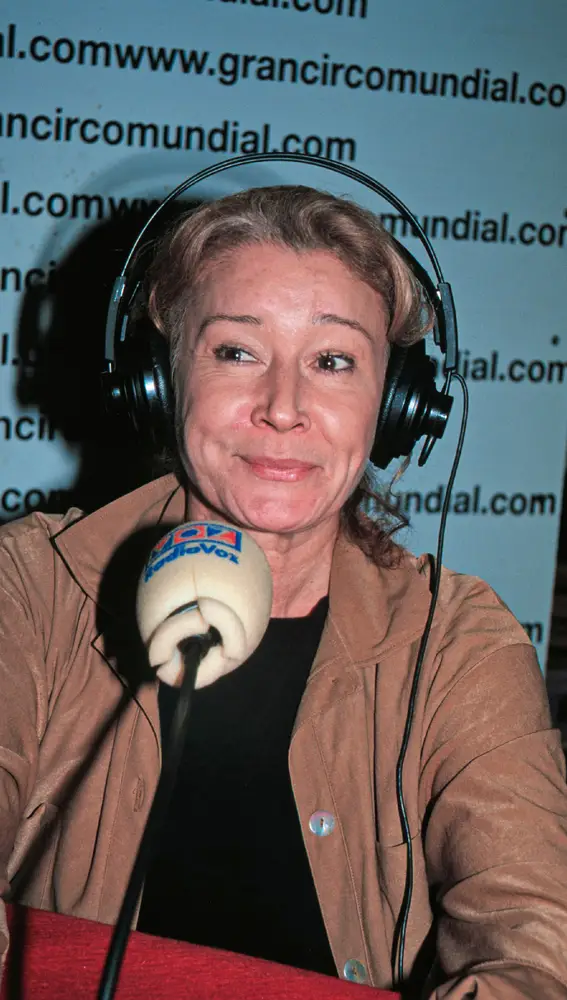 La periodista Mila Ximénez posa para posado improvisado en 1979.