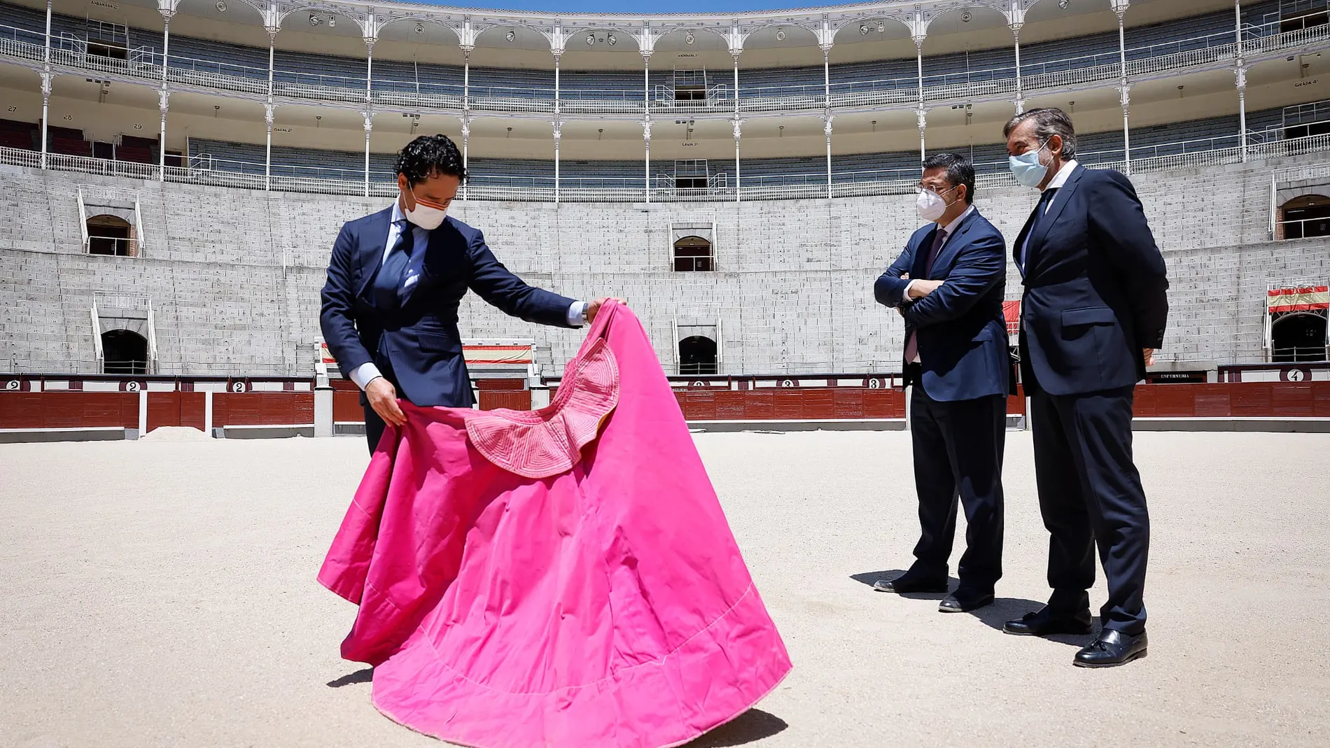 Imagen durante la visita del nuevo Consejero