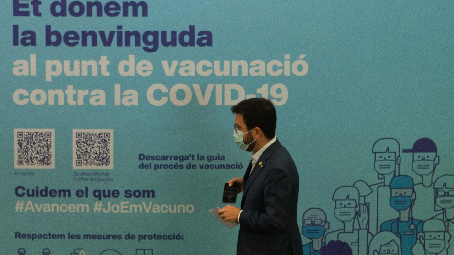 El presidente de la Generalitat, Pere Aragonès tras recibir la primera dosis de la vacuna