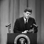 El 22 de noviembre de 1963, se produjo uno de los magnicidios más mediáticos de todos los tiempos, el del presidente de Estados Unidos John F. Kennedy. AP