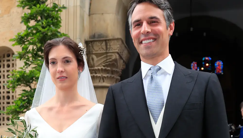 Pedro Bravo y Carlota Pérez Plá durante su boda