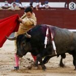 MADRID, 26/06/2021.-El diestro Sergio Serrano, durante la corrida extraordinaria con toros de Victorino Martín para los diestros Manuel Escribano y Fortes, esta tarde en la Plaza de Toros de Las Ventas. EFE/J.J. Guillén