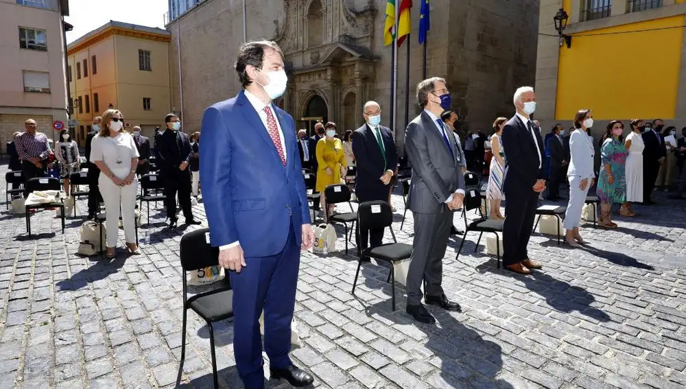 El presidente de la Junta de Castilla y León, Alfonso Fernández Mañueco, firma la Declaración Interregional entre las Comunidades Autónomas del Camino de Santiago