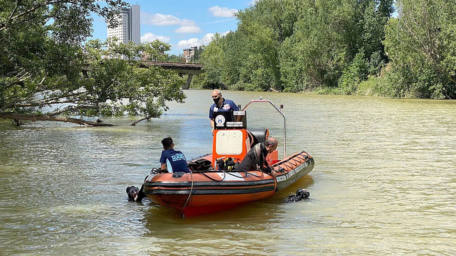 Servicios de emergencia buscan a un joven desaparecido en el río Pisuerga a su paso por Valladolid
