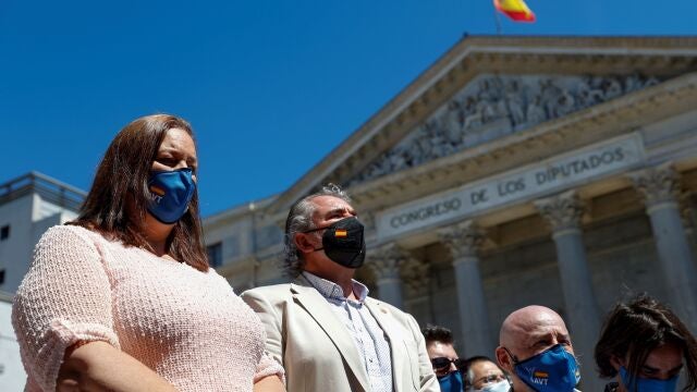 Maite Araluce, en la concentración de la AVT frente al Congreso en junio del pasado año
