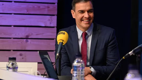 El presidente del Gobierno, Pedro Sánchez, es entrevistado por la cadena Ser en Barcelona (imagen de archivo)