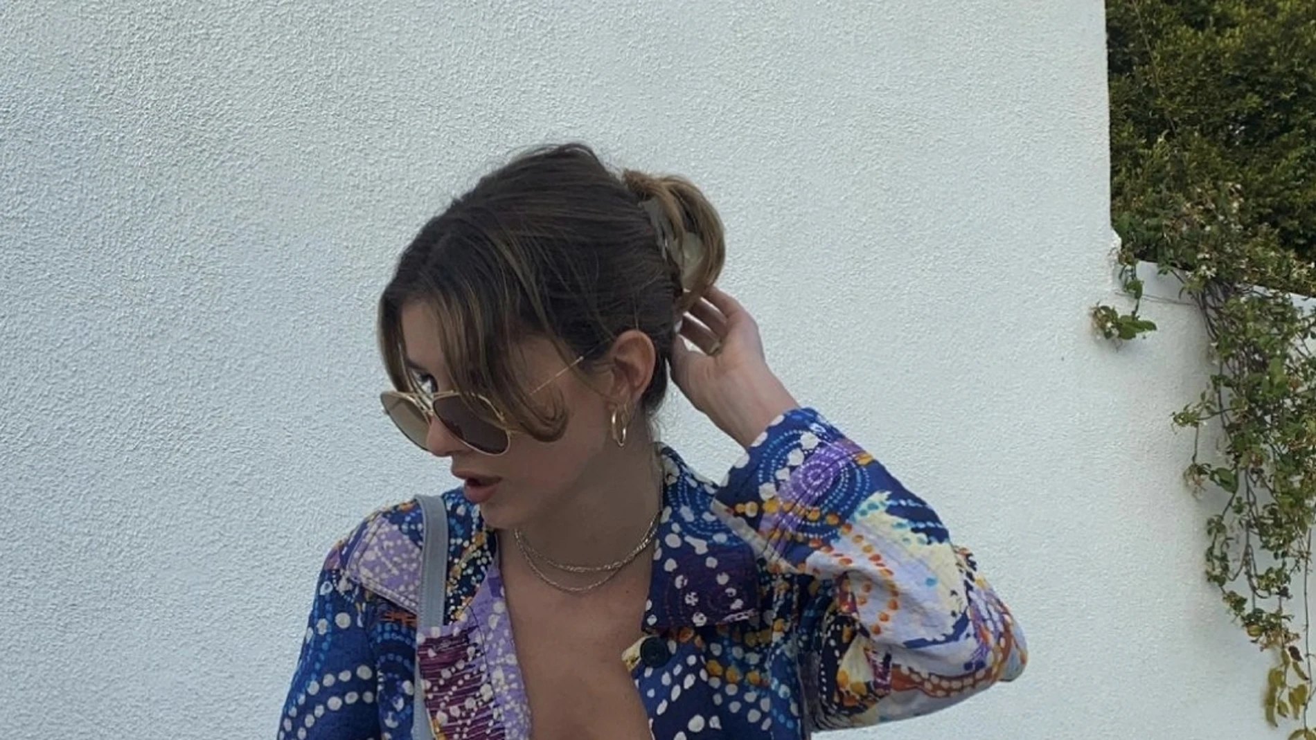 Olivia Rouyre con sencillo peinado con pinza/ Instagram @oliviarouyre