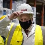 El gobierno británico ha sido criticado repetidamente por incompetencia e hipocresía en su manejo de la pandemia durante el año pasado. EP
