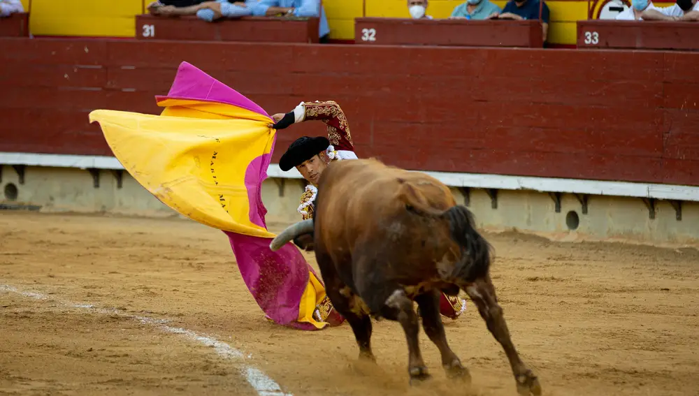 Manzanares da una larga cambiada