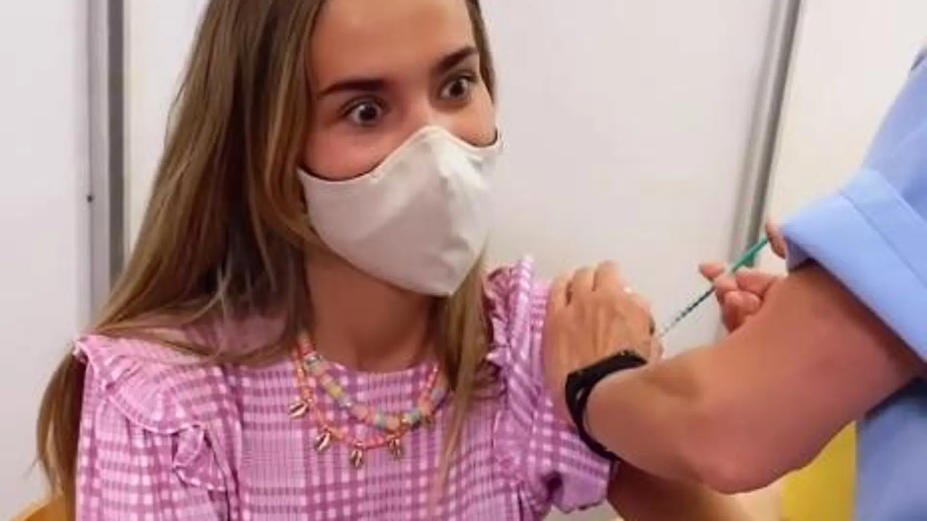 María Pombo recibe su vacuna contra el Covid