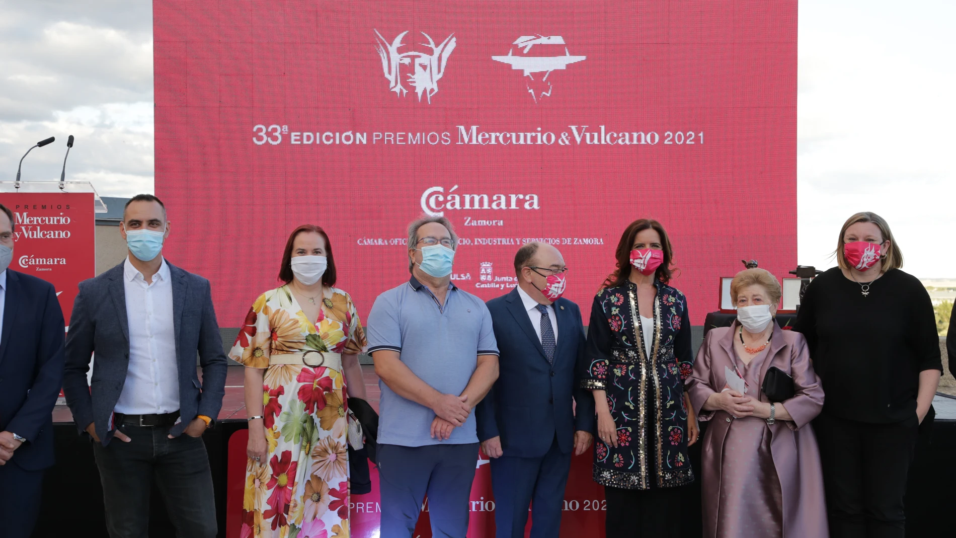 La consejeras Ana Carlota Amigo e Isabel Blanco, y el alcalde de Zamora, Francisco Guarido, en la entrega de los premios