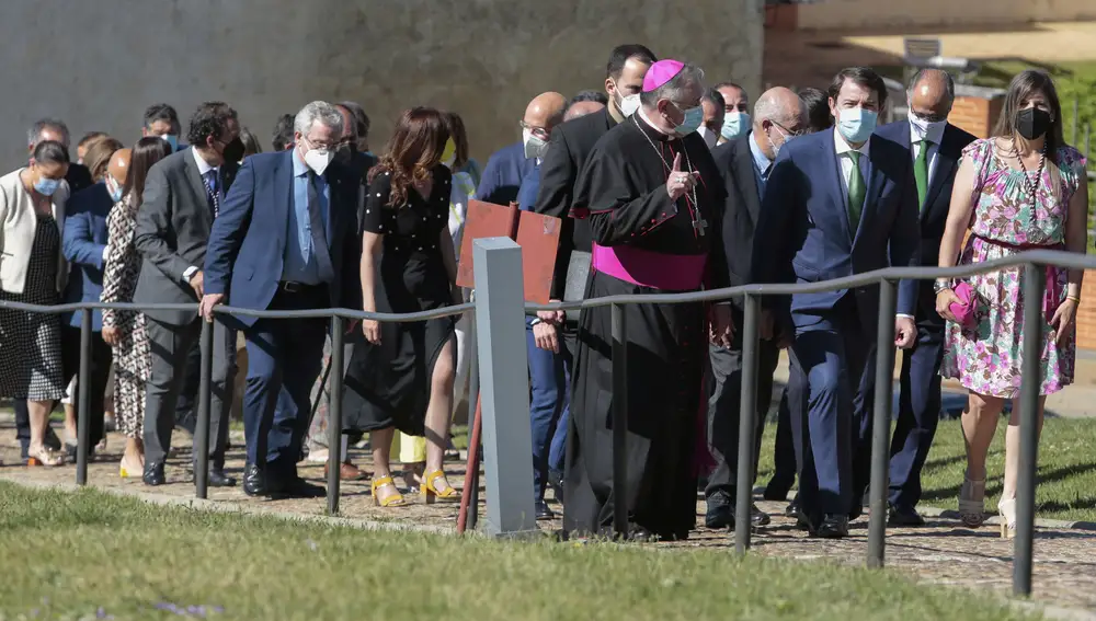 El presidente de la Junta de Castilla y León, Alfonso Fernández Mañueco, inaugura la sede de la exposición ''Lux'' de las Edades del Hombre en Sahagún (León)