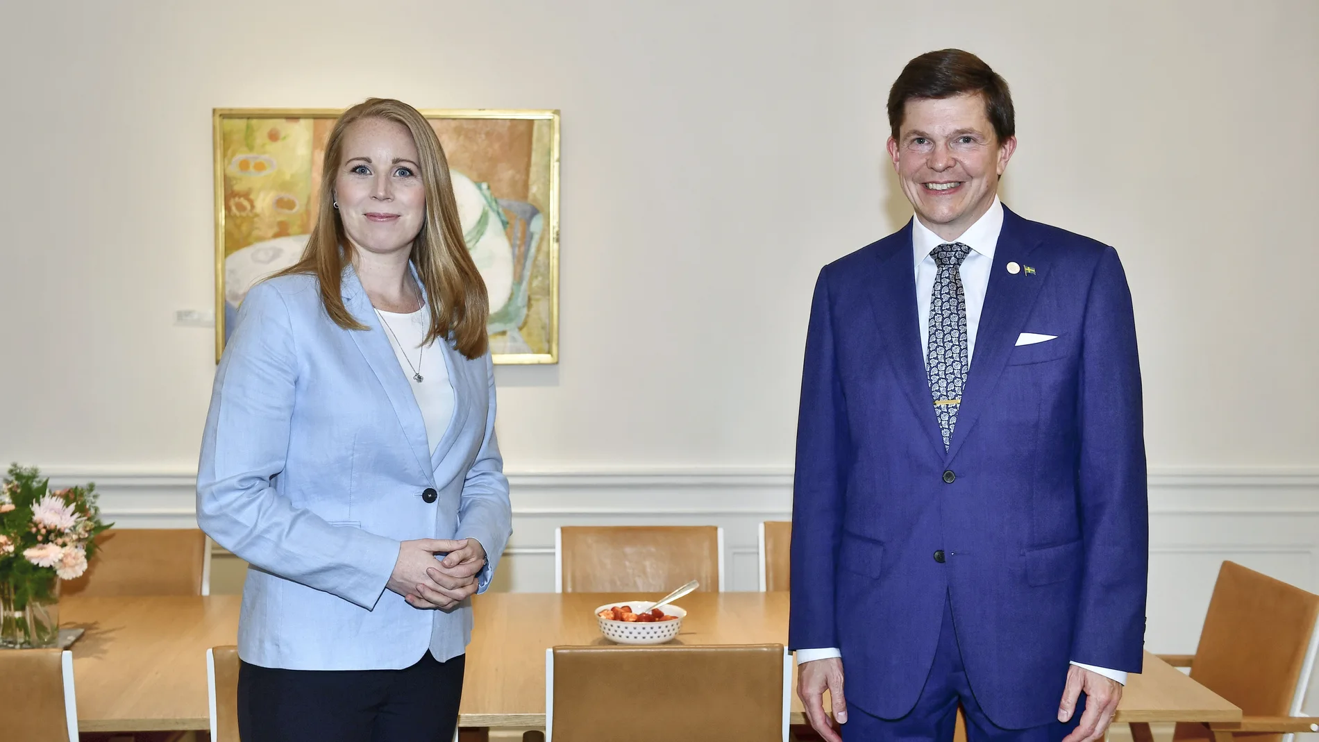 El presidente del Parlamento sueco, Andreas Norlén, recibe a la líder centrista, Annie Lööf, en la ronda con los partidos políticos