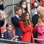 Kate Middleton con chaqueta de Zara de rebajas en la Eurocopa.