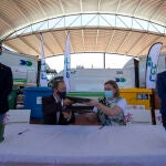 La consejera de Familia e Igualdad de Oportunidades de la Junta de Castilla y León, Isabel Blanco, y el director de Recursos Humanos de FCC, Luis Sánchez, firmaron un protocolo de colaboración para el fomento de la igualdad de género en el ámbito empresarial y la inserción laboral de mujeres en las empresas