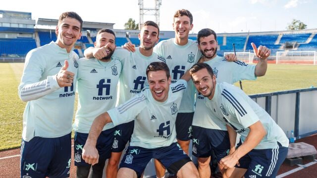 Gerard Moreno, Jordi Alba, Ferran Torres, Pau Torres, Gayá, Azpilicueta y Sarabia en un entrenamiento