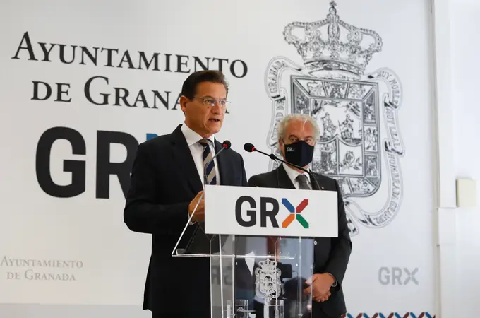 El alcalde de Granada dimite y entrega el Gobierno local al PSOE