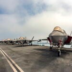 Cazas Lockheed Martin F-35B Lightning II en el portaaviones HMS Queen Elizabeth