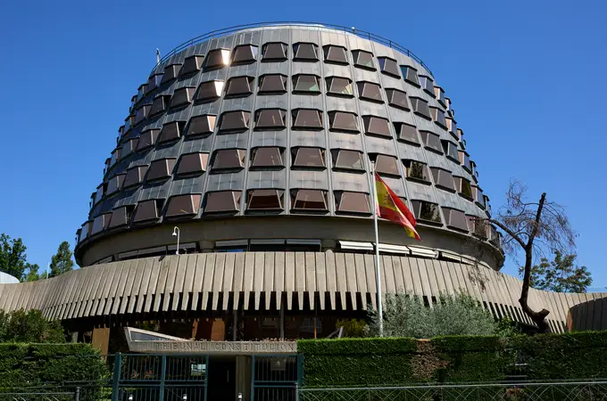 El TC concluye que la restricción de derechos del confinamiento “excede el alcance posible del estado de alarma”