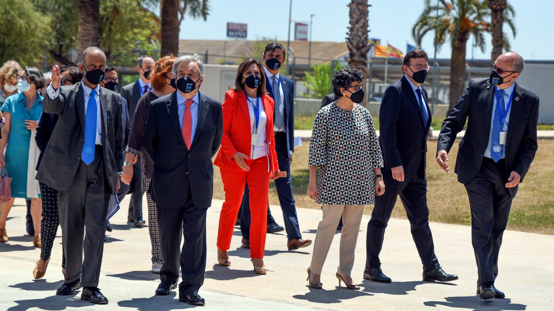 El secretario general de Naciones Unidas, Antonio Guterres (2i); la ministra de Asuntos Exteriores, Unión Europea y Cooperación, Arancha González Laya (3i) y el presidente de la Generalitat Valenciana, Ximo Puig, a su llegada a la celebración del X aniversario del Centro de Naciones Unidas de Teconlogía, a 1 de julio de 2021, en Quart de Poblet, Valencia, Comunidad Valenciana (España). Guterres ha viajado a Valencia para celebrar el décimo aniversario de la inauguración del Centro de Tecnología de la Información y la Comunicación de las Naciones Unidas (UNICTF-V)
