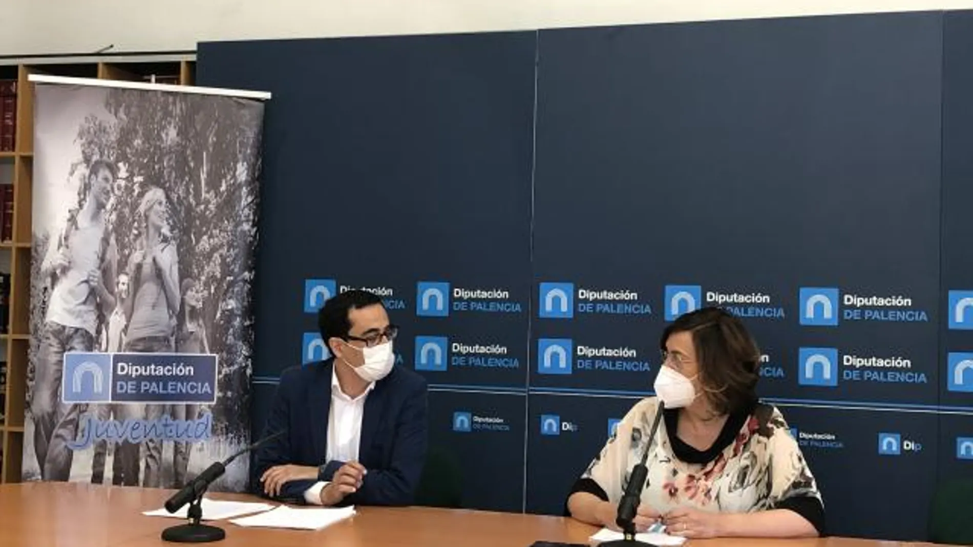 La presidenta de la Diputación de Palencia, Ángeles Armisén, presenta la medida, junto al diputado Juan Antonio Obispo