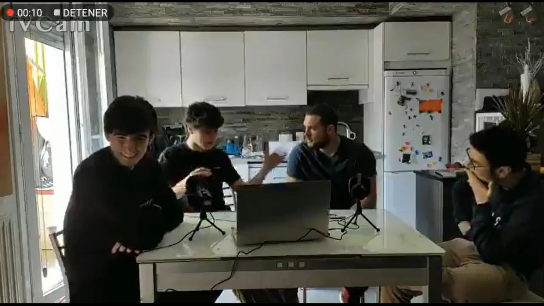 Captura del vídeo en el que cuatro jóvenes hablan sobre agredir a homosexuales