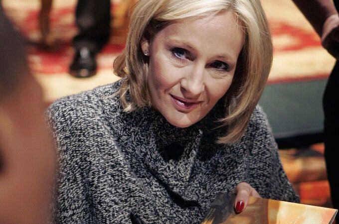 La escritora J. K. Rowling, autora de la saga «Harry Potter», ha sido excluida de actos públicos de su propia creación
