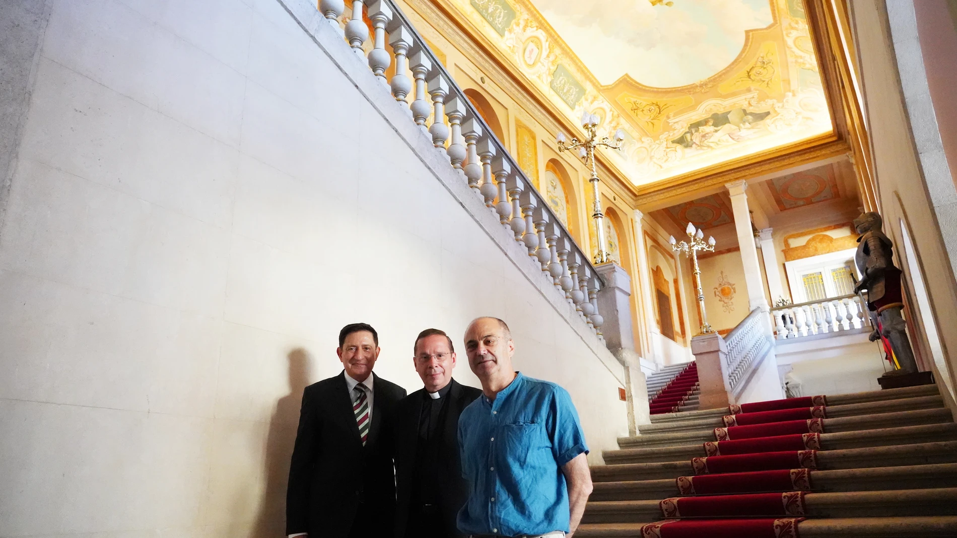 El vicario auxiliar de la Prelatura del Opus Dei, Mariano Fazio, presenta en Valladolid su último libro "Contracorriente... hacia la libertad'". Junto a Fermín Herrero y Jesús Fonseca