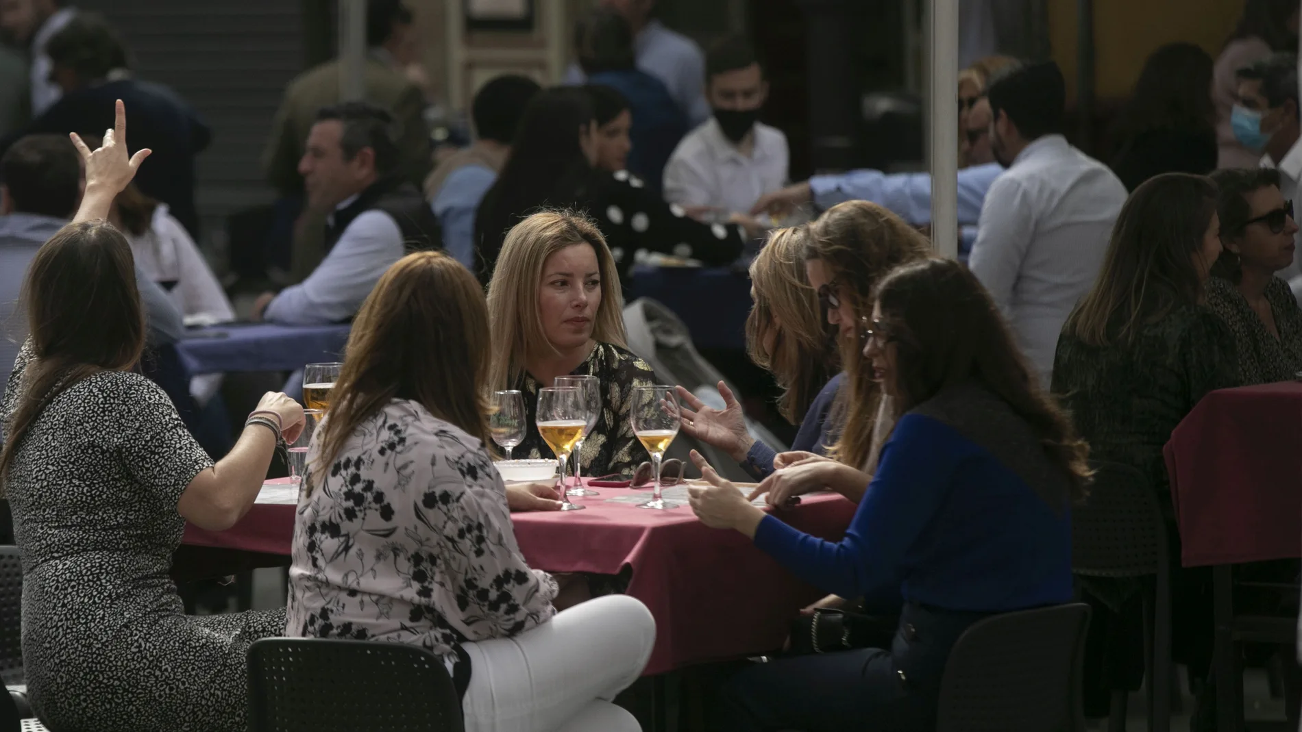 Los nuevos contagios y la tasa de incidencia son los registros más negativos en Andalucía
