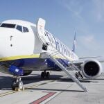El enfoque es -simplemente- tratar de mantener una sensación de normalidad… incluso si eso significa dejar el cadáver en su asiento como si nada hubiera sucedido | Fuente: RYANAIR
