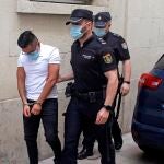 Uno de los cuatro integrantes de la llamada "manada de Callosa" llega a la Audiencia Provinical de Alicante para la celebración del juicio acusados de un presunto delito de violación en grupo.