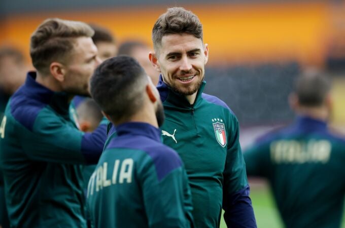 Jorginho, sonriente en el último entrenamiento de Italia antes de jugar frente a España