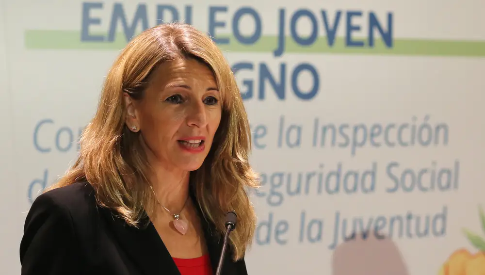 La vicepresidenta tercera del Gobierno, Yolanda Díaz, comparece durante la firma de un convenio para mejorar las condiciones laborales de las personas jóvenes, a 5 de julio de 2021, en el Instituto de la Juventud